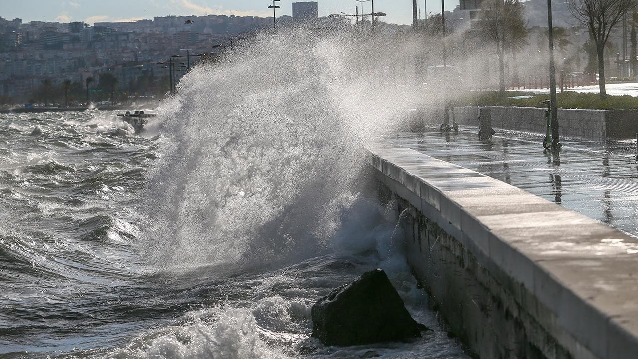 Batı Karadeniz'de Şiddetli Fırtına Uyarısı